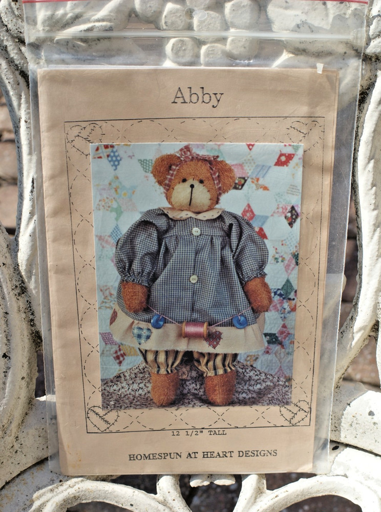 P42 - Sewing Pattern, Teddy Bear Pattern, Abby, Homespun at Heart, Schrimpf
