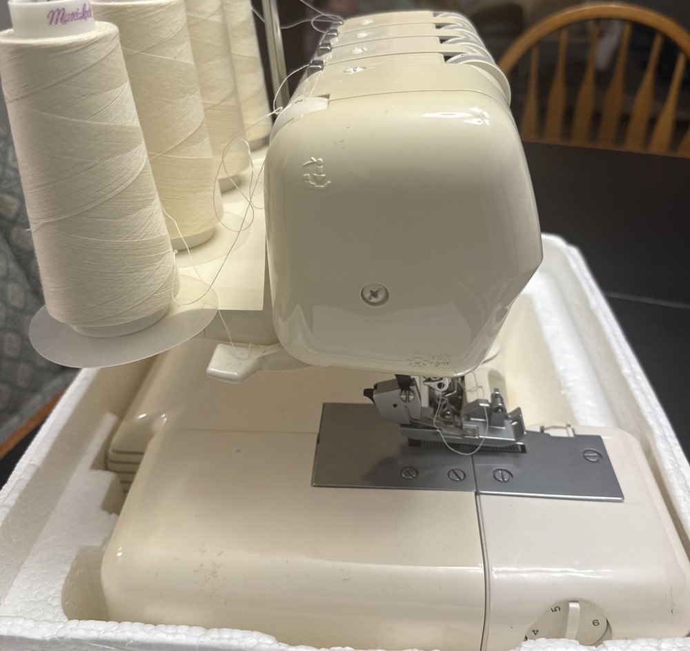 White Superlock Electronic model 1934D Serger Sewing Machine W Extras