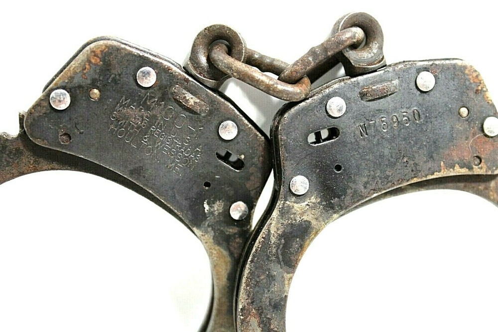 Smith & Wesson M100-1 Handcuffs With Key