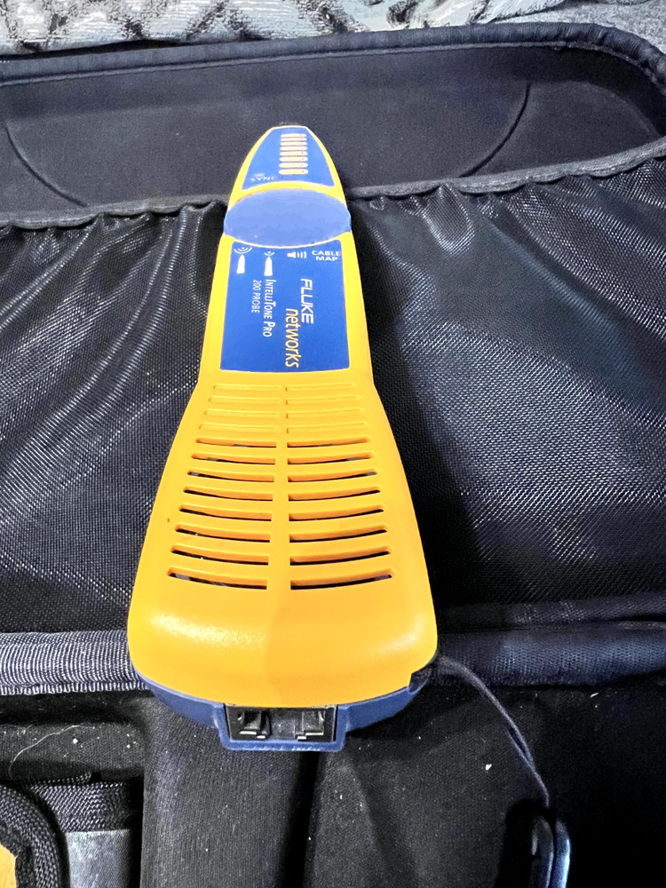 Fluke Networks LinkRunner Pro Network Multimeter + IntelliTone 200 Probe + Case