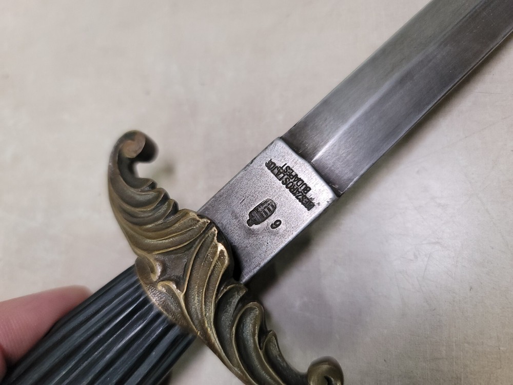 Hungarian Dagger Palce Honor Guard? Read ad!