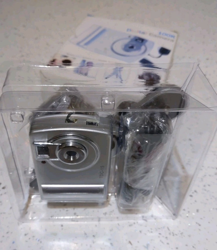 100K Digital Camera TDC-15 inc Disc, Instructions,CD, Cable,Tripod StrapUntested