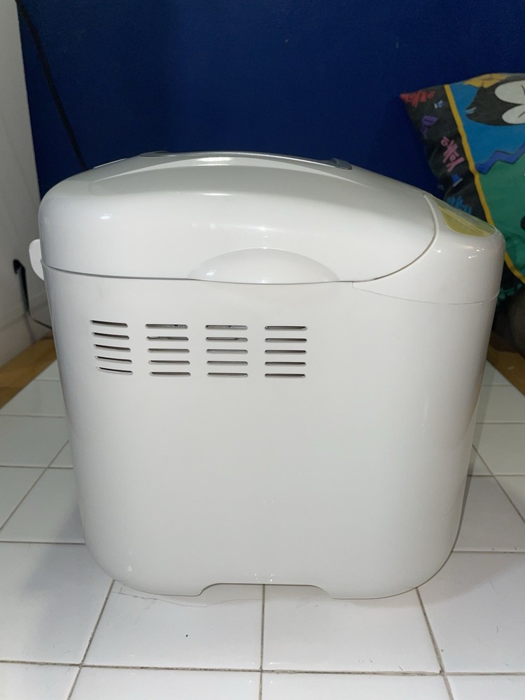 Open Box Breadman Bread Maker 3 Horizontal Loaf Sizes 8 Function TR520 2lb Model