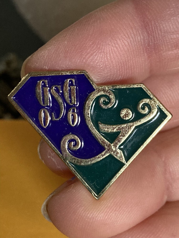 Girl scouts ?  Lapel Pin EUC K535
