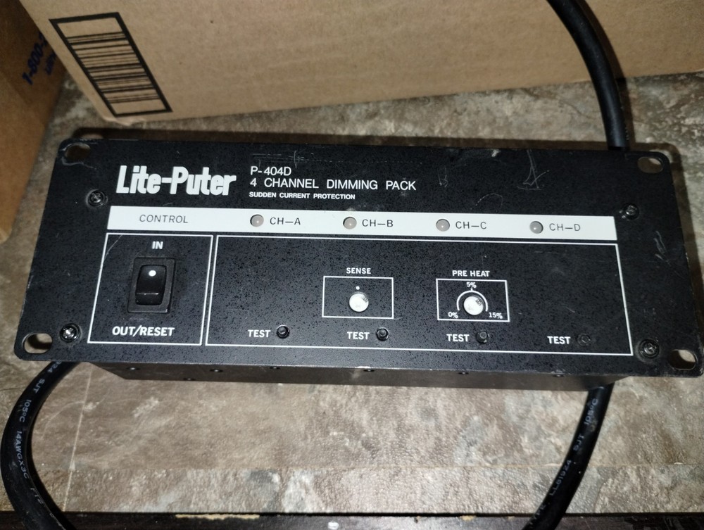 Lite Puter Bundle C-801 Dimming Console 8-CHANNEL, two P-404d Dimming Packs.