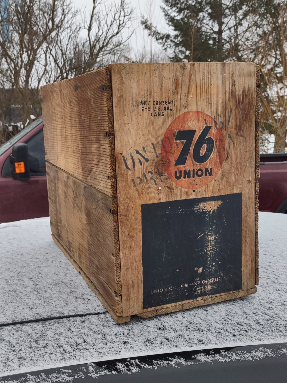 Vtg wooden crate for the Union 76 Oil Company of California (advertisement)