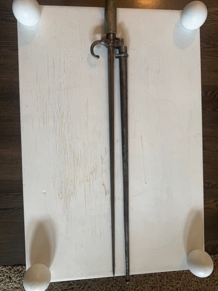 Historical bayonette and scabbard