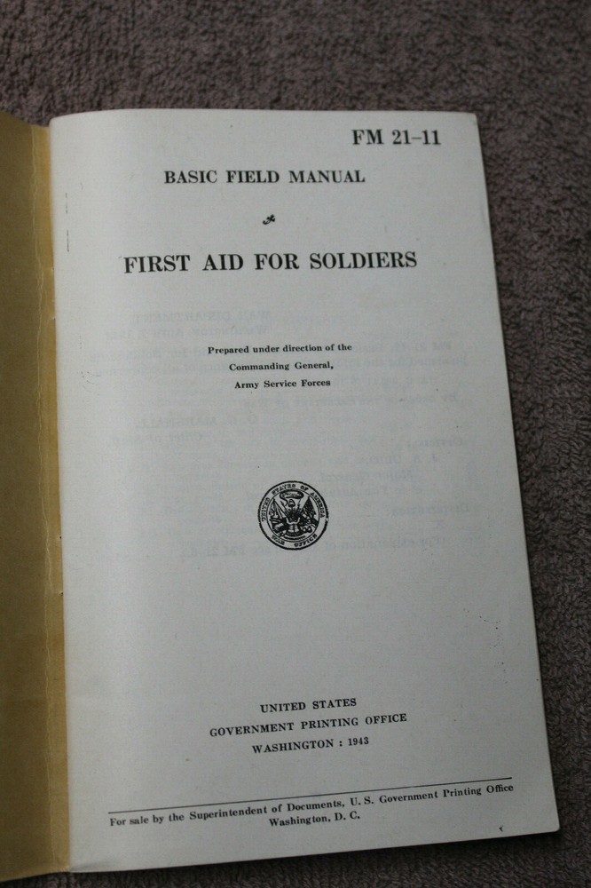 Original WW2 U.S. War Department First Aid for Soldiers Basic Field Booklet,1943