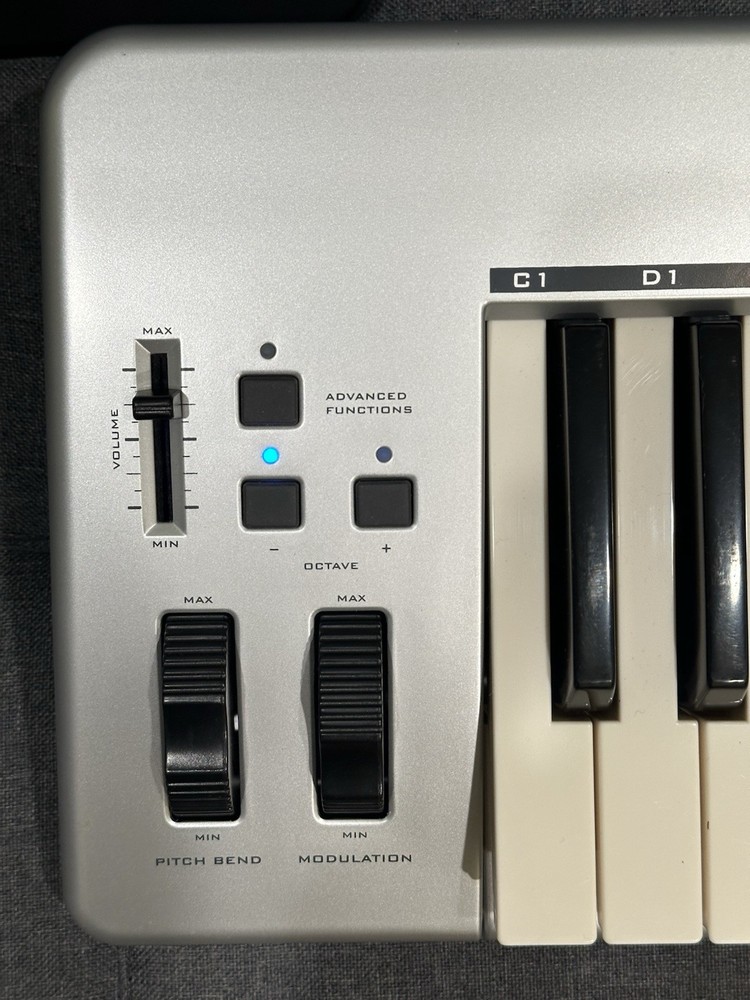M-Audio Keystation 49e 49-Key USB MIDI Keyboard Controller Pitch Modulation
