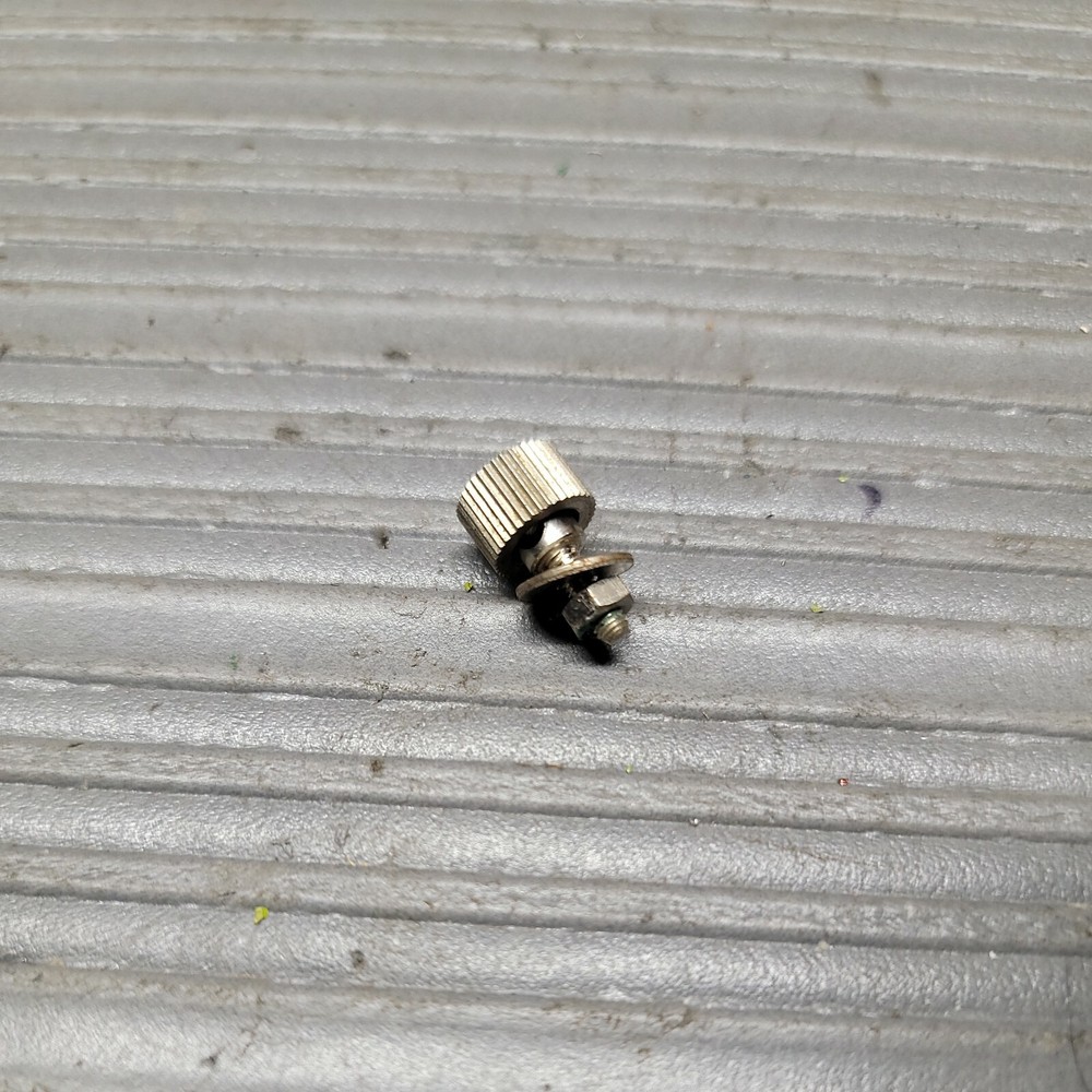 Realistic Sa-1001 Amplifier Ground Post