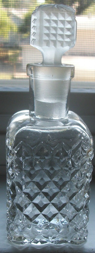 DIAMOND PATTERN MOLD BLOWN PERFUMER WITH ORIGINAL STOPPER SHINY MINT