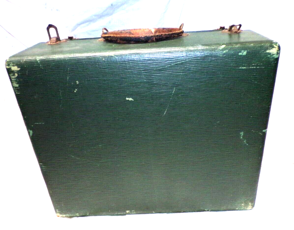 BRUNSWICK PORTABLE DISC PHONOGRAPH MODEL 102