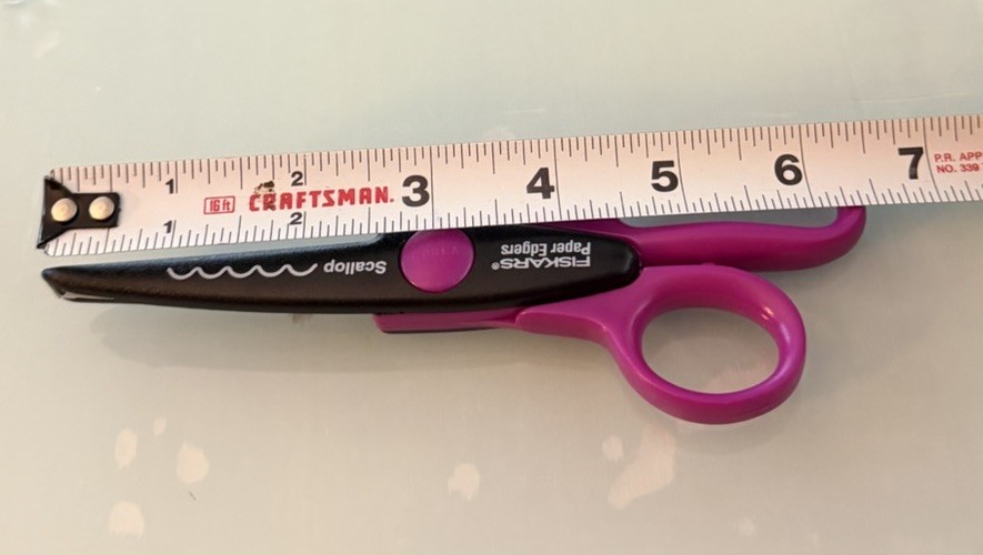 FISKARS Decorative Paper Edging Craft Scissors - Scallop Pattern