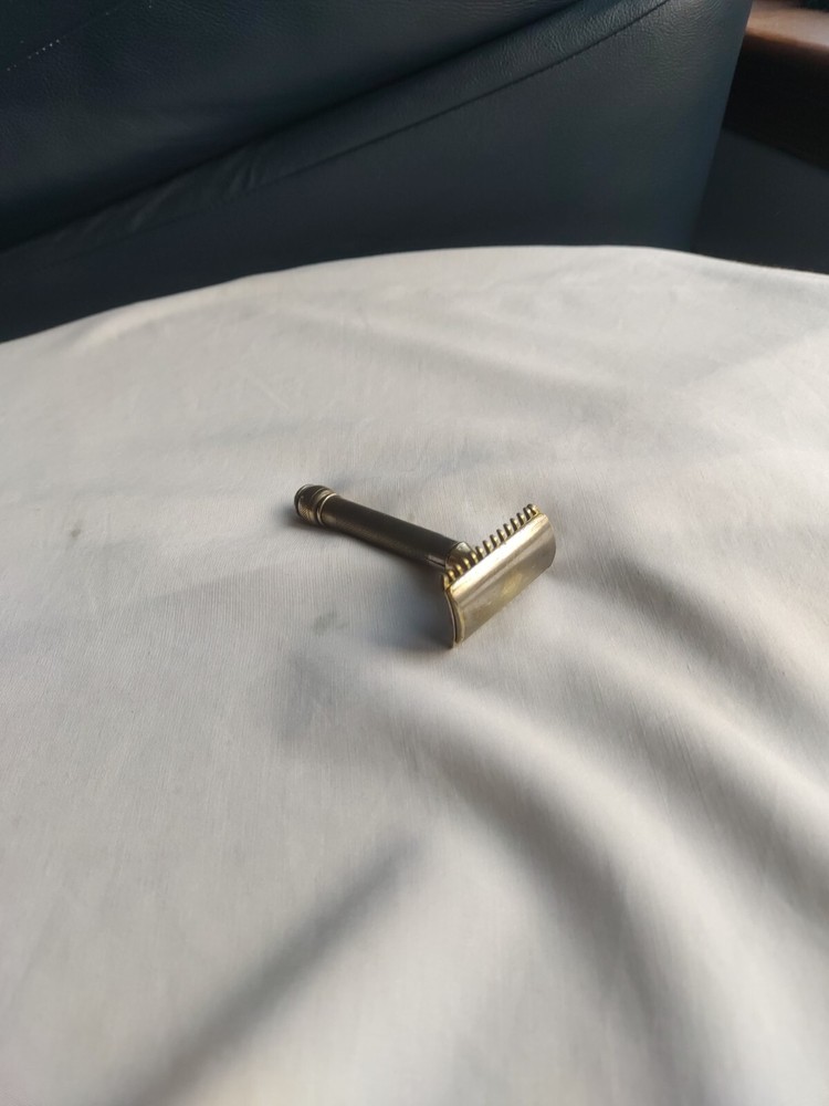 Gillette Old Type Open Comb DE Safety Razor Gold and Silver Tone (No Date Code)