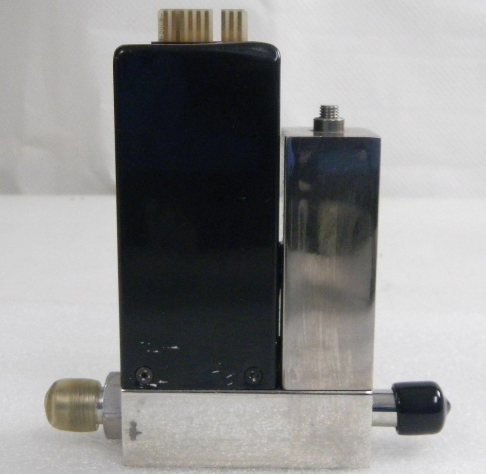 Unit UFC-1500A, Mass Flow Controller, Gas- N2, Range- 3 SLM, 1/4" M I/O