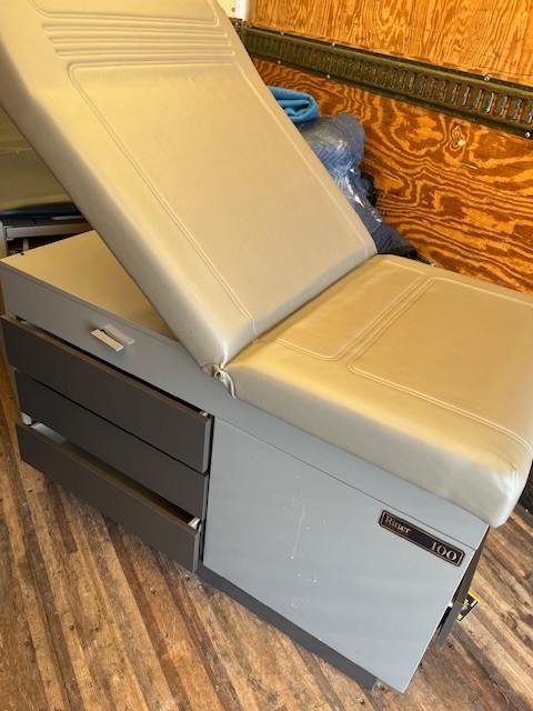 Midmark 104 Exam Table