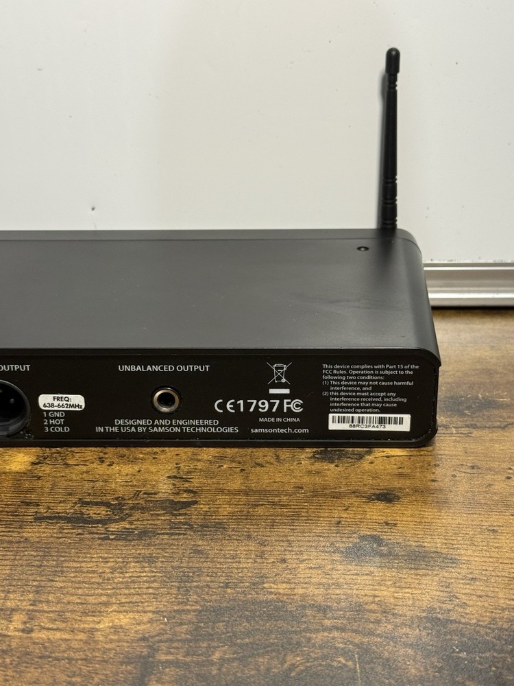 Samson CR88 Wireless Receiver w/samson cb88 transmitter & headset - Works Great!