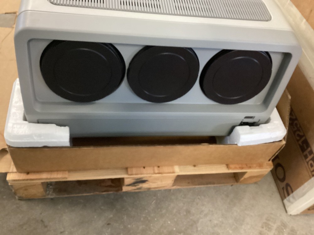 SONY….VPH-1252Q…MULTISCAN PROJECTOR…NEW