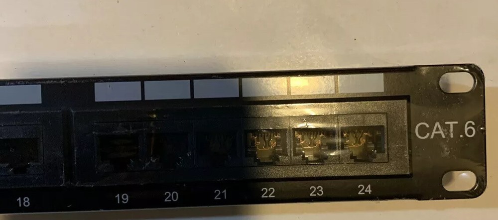 Cable Matters 180011-CAT6 24-Port Rackmount or Wallmount Patch Panel