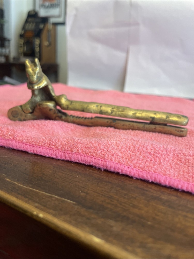 Vintage SQUIRREL Golden SOLID BRASS Cast Iron Nut Cracker