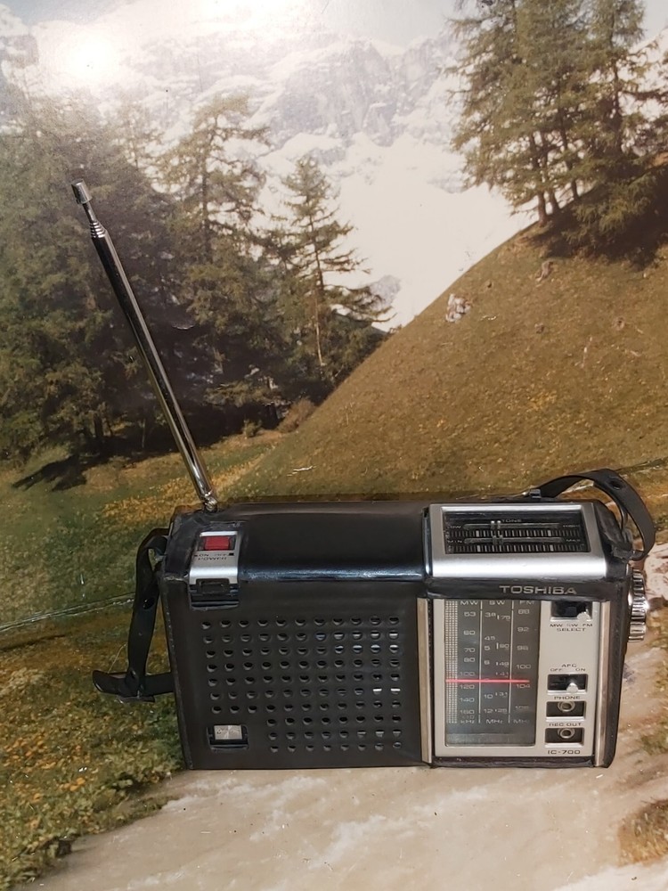 Radio ''Toshiba model IC 700 C''