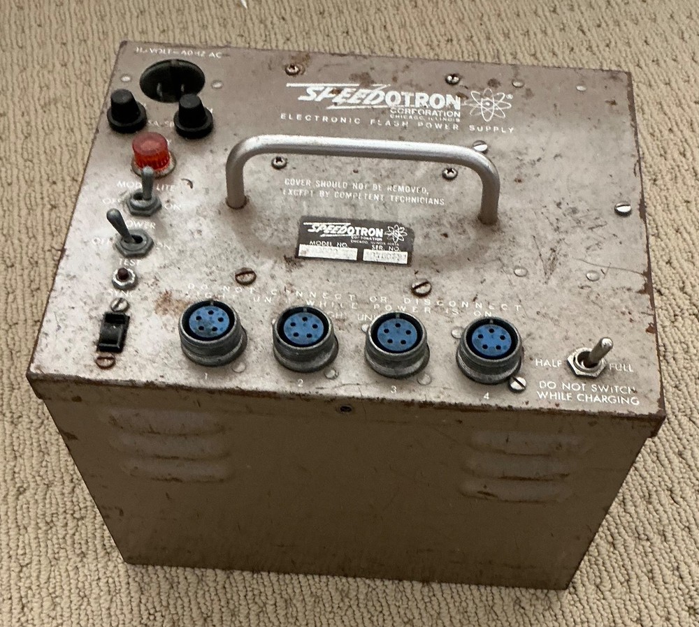Speedotron Model D800 VR Photography Flash Power Supply - Untested