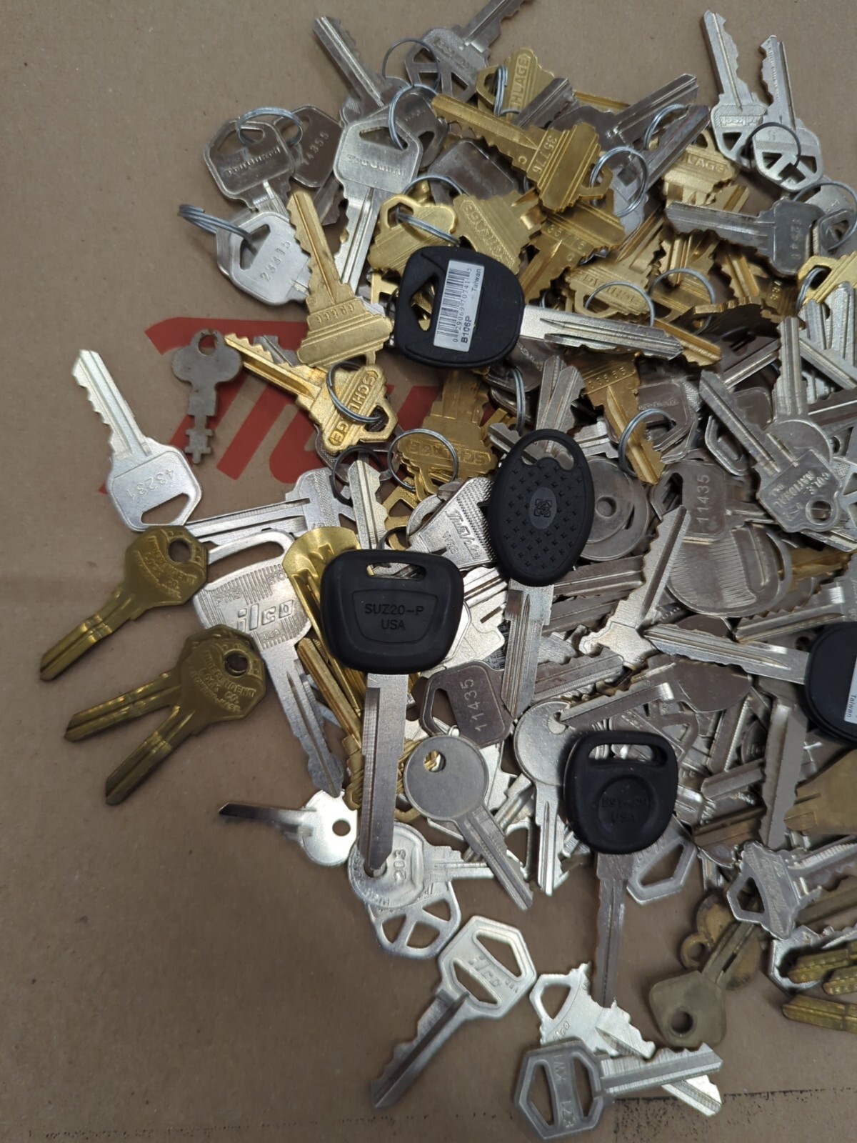 ONE POUND LOT OF USED CAR / HOUSE KEYS - SOME UNCUT / CUT - RANDOM SELECTION