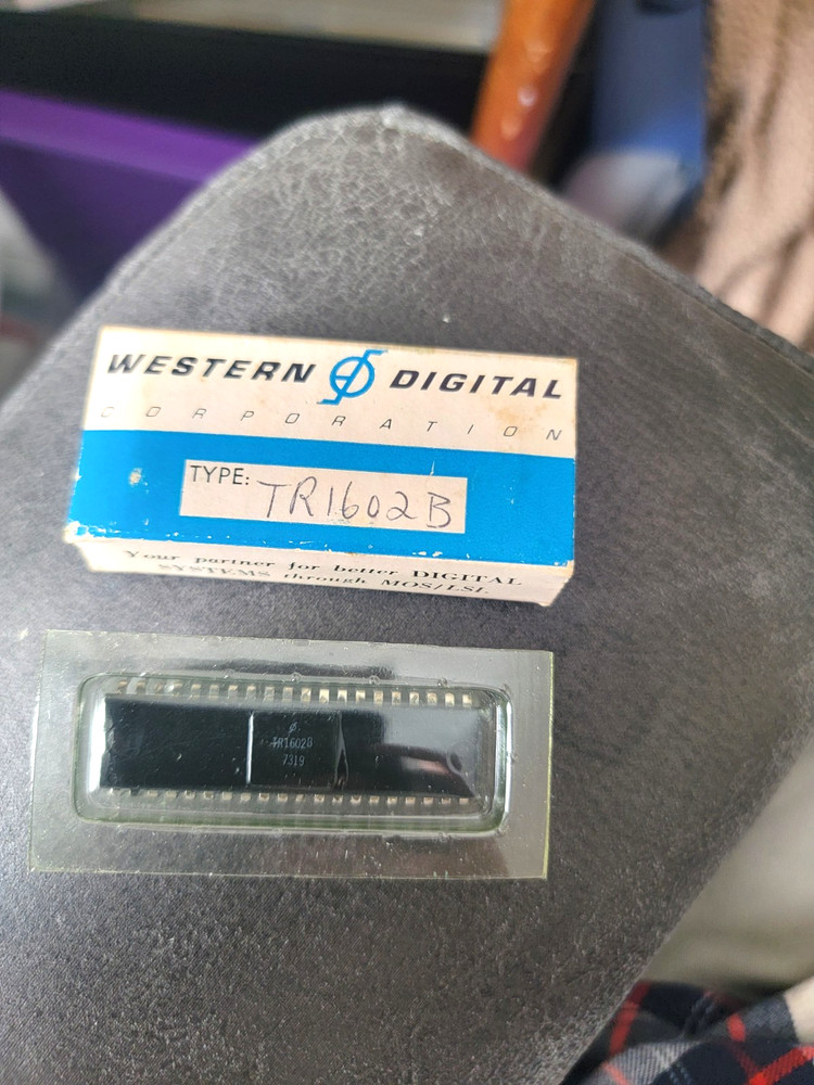 NOS  TR1602B Western Digital - UART Asynchronous Receiver Transmitter DIP-40