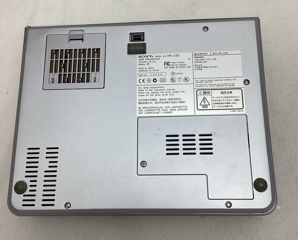 Sony Data Projector w/Remote Control, Cable, and carry case VPL-CS5 Ser. 49358