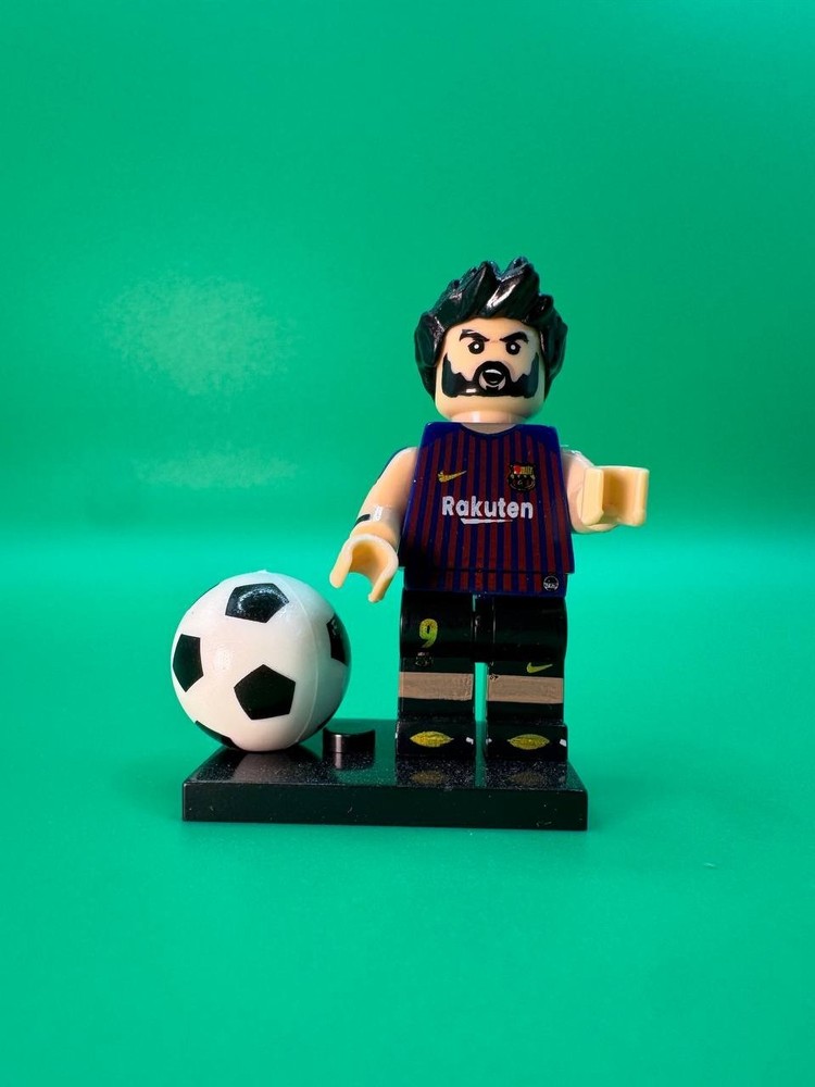 Luis Suarez COLLECTABLE MINI FIGURE Barcelona