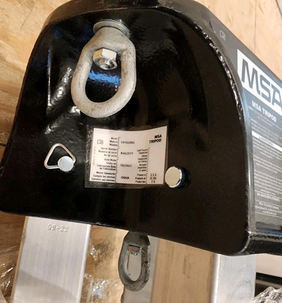 MSA 10102002 Aluminum Workman 8' Tripod