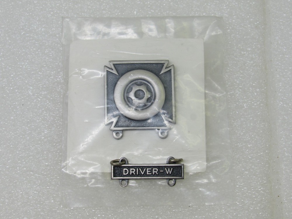 US Army Basic Driver & Mechanic Qualification Badge New & Sealed In Bag Desert
