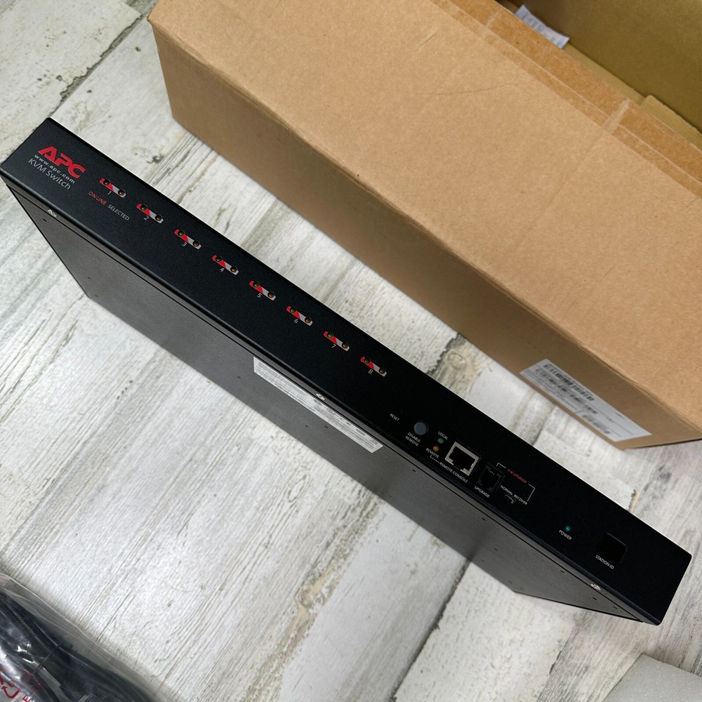 APC (AP5201) 8-Ports External KVM switch PS/2 stackable
