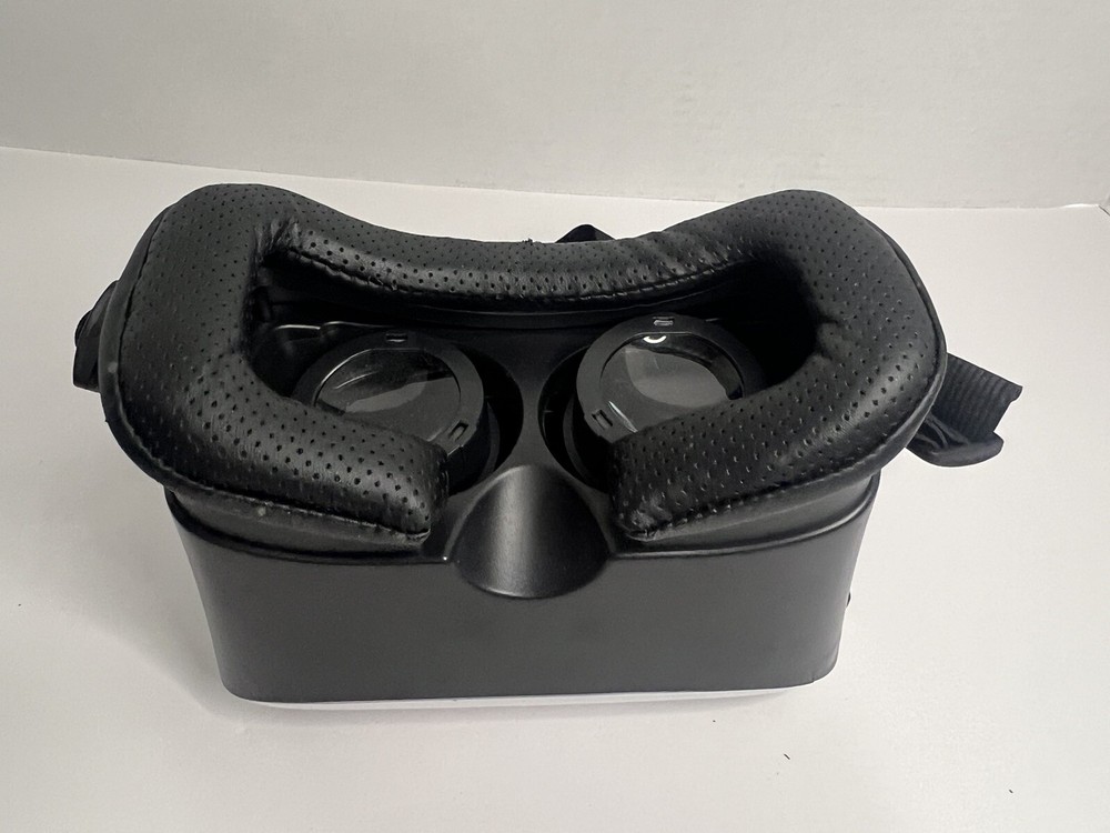 CYLO VR Headset Virtual Reality Glasses with Phone Insert OB