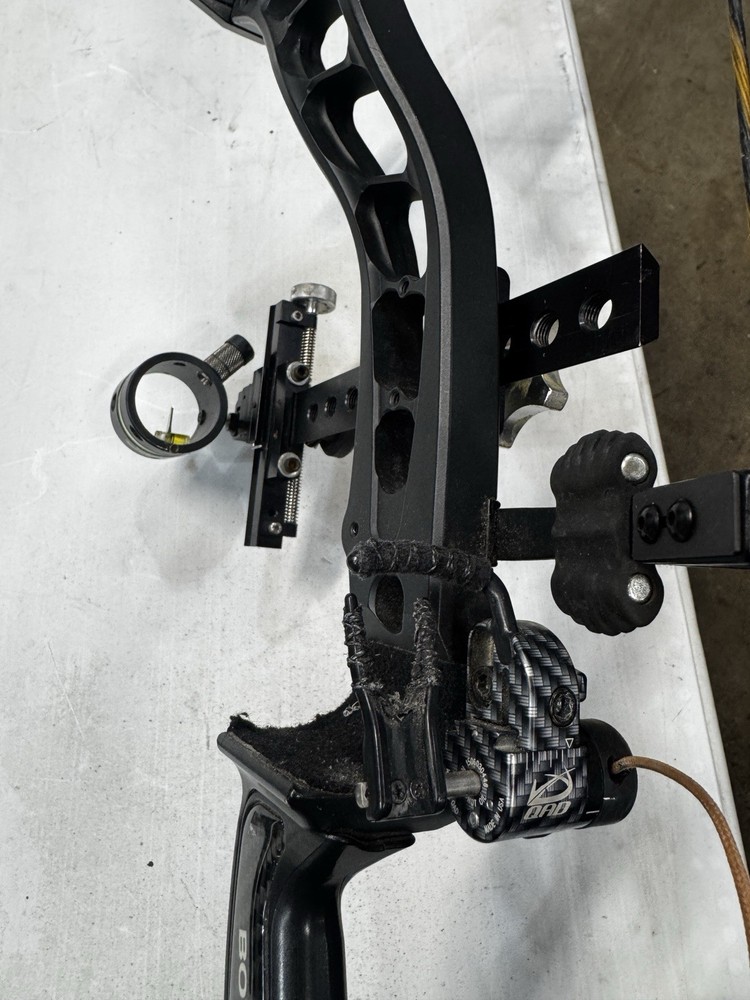 Bowtech Prodigy Compound Bow RH with Sight & Drop away rest. Extra limbs