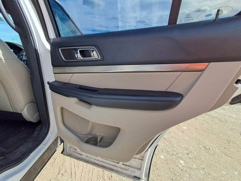 EXPLORER 2018 Front Door Trim Panel 1585863