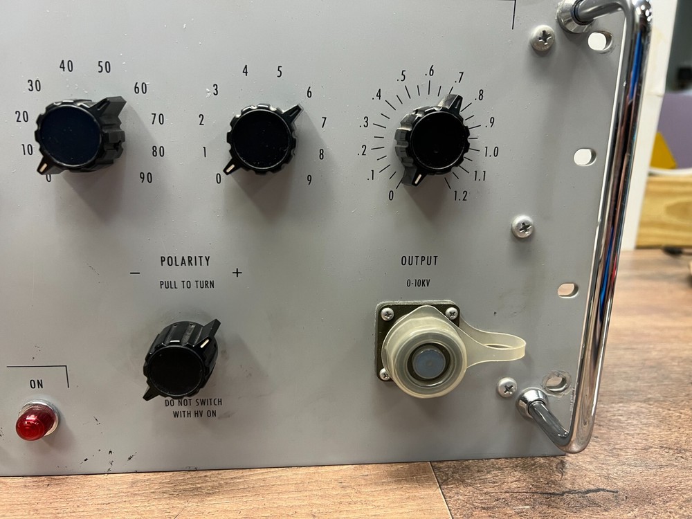 Fluke 410B High Voltage Power Supply