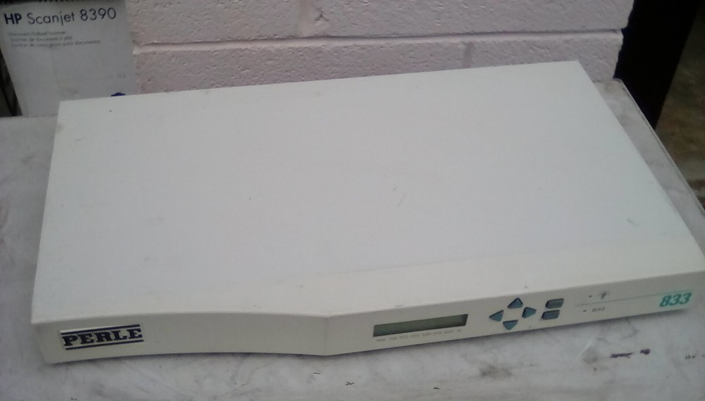 Perle 8 Port Ethernet 833