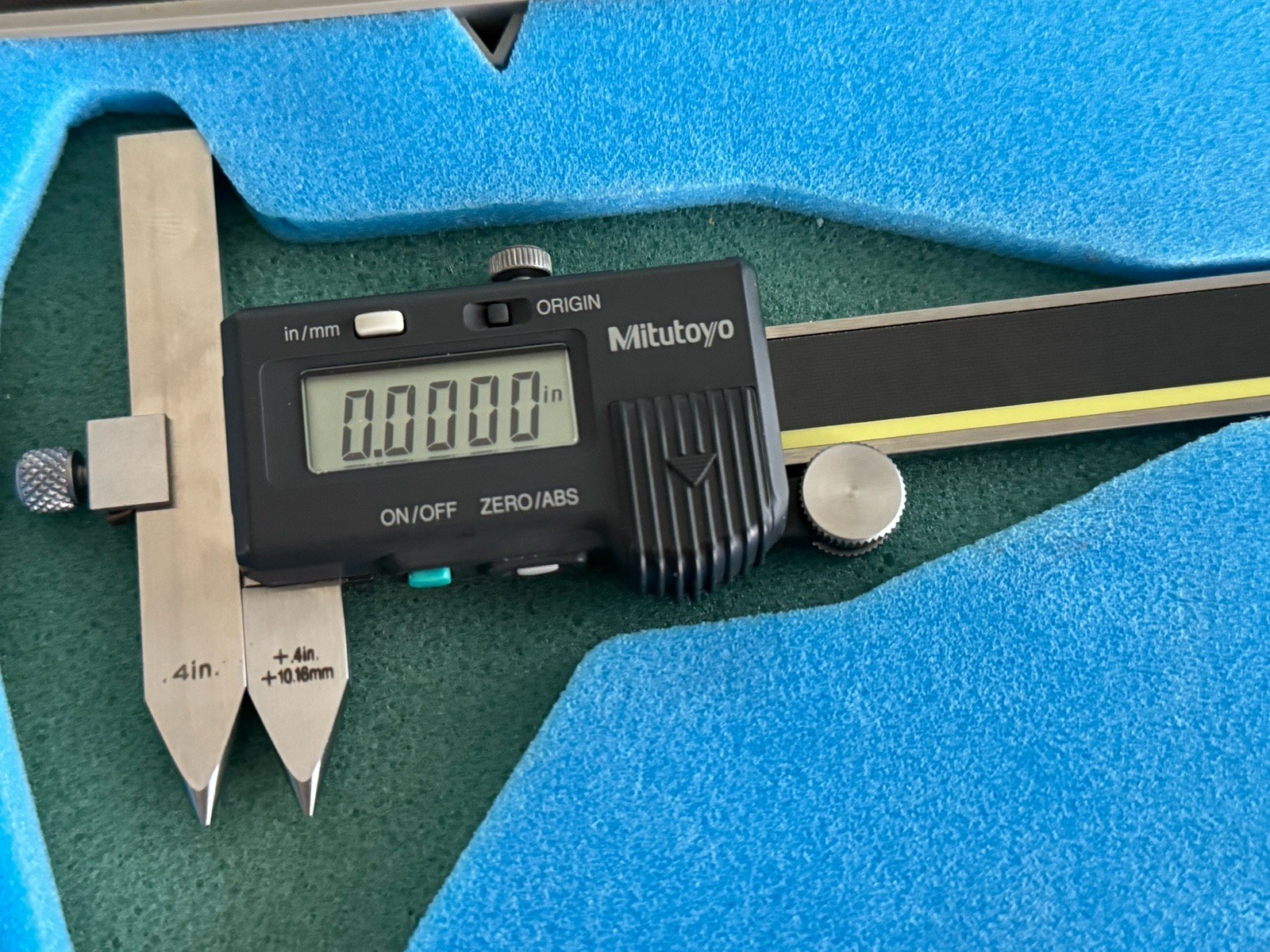 Mitutoyo 573-205-10 Offset Centerline ABS Digimatic Caliper 0.4–6” w/ Case Japan