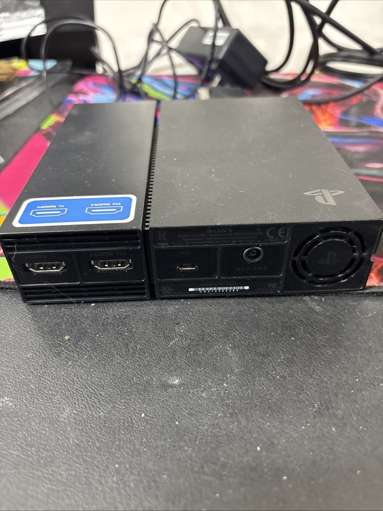 Playstation 4 1ST GEN VR HEADSET BUNDLE