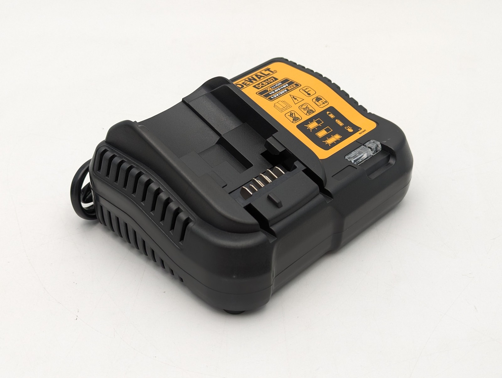 Dewalt DW089LG Laser 3 x 360 12V MAX Green Laser Level w/Battery (089LG) Yellow