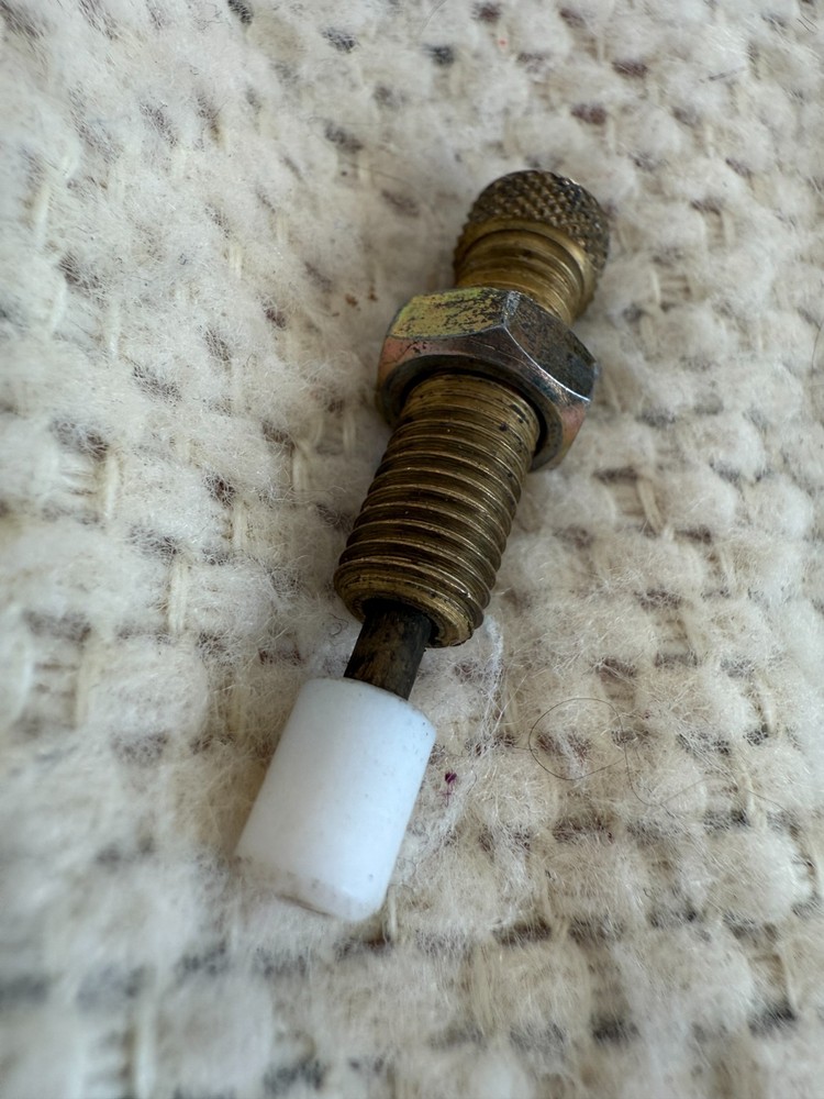 Pressure Plunger Archery Rest