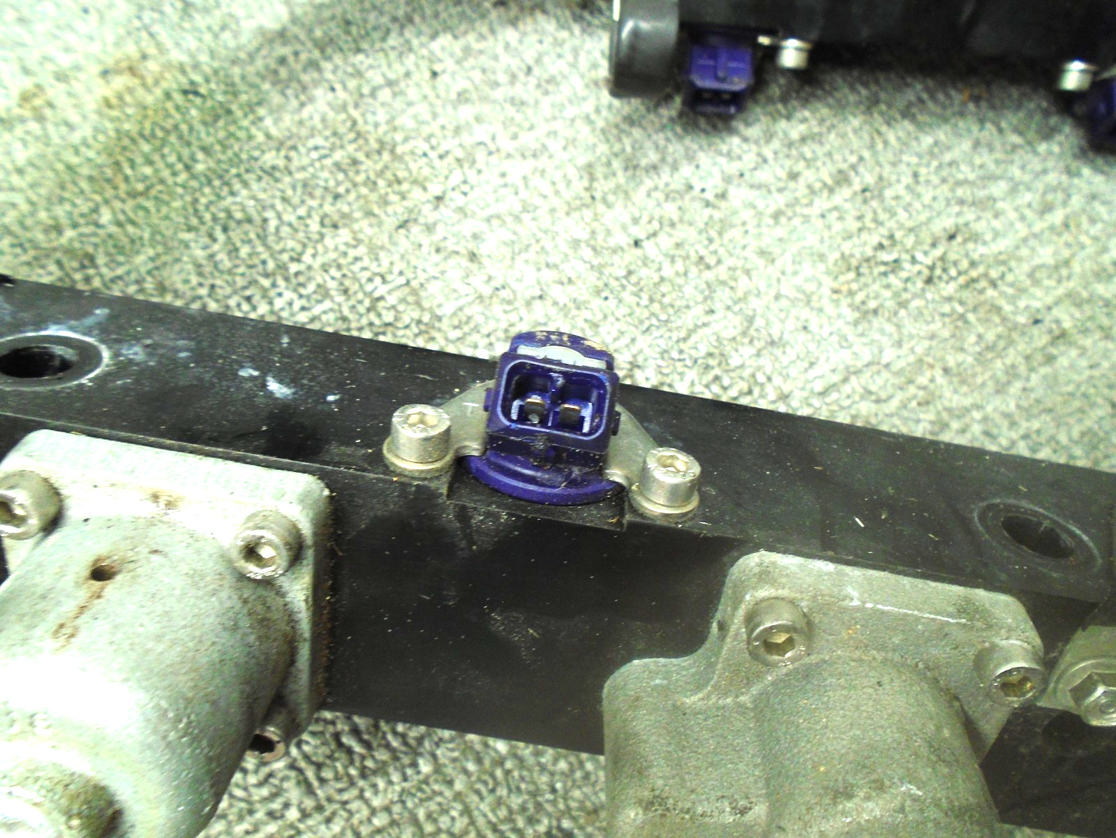 FUEL RAILS W INJECTORS PORT/STARBOARD 852378T5 852379T5 MERCURY OPTIMAX 135 150