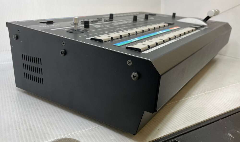 Roland V-800HD Multi-Format Video Switcher