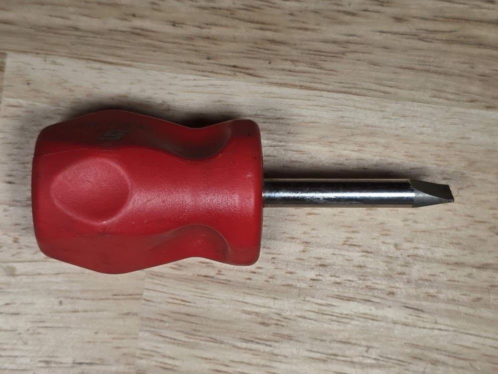 snap on tools red stubby flathead screwdriver SHD1