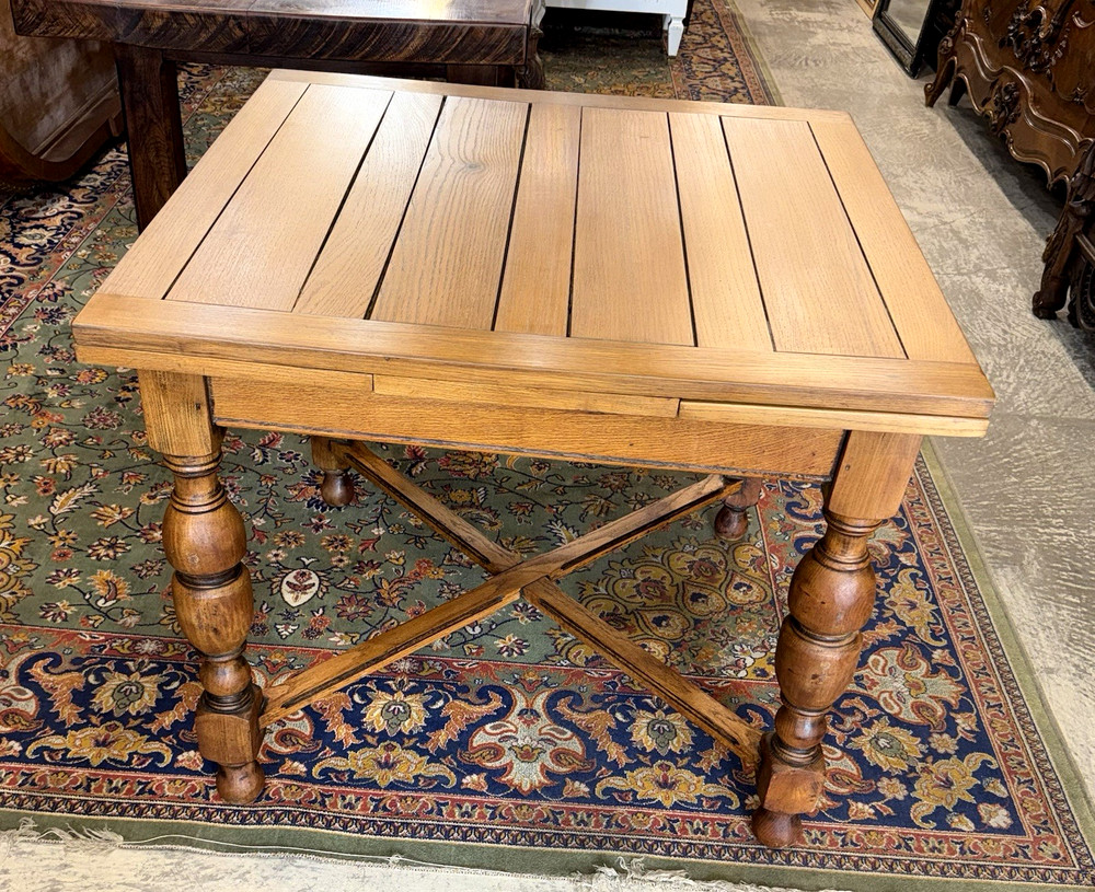 English Antique Oak Draw Leaf Table / Kitchen Table