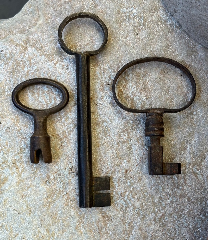 3 Antique Skeleton Keys
