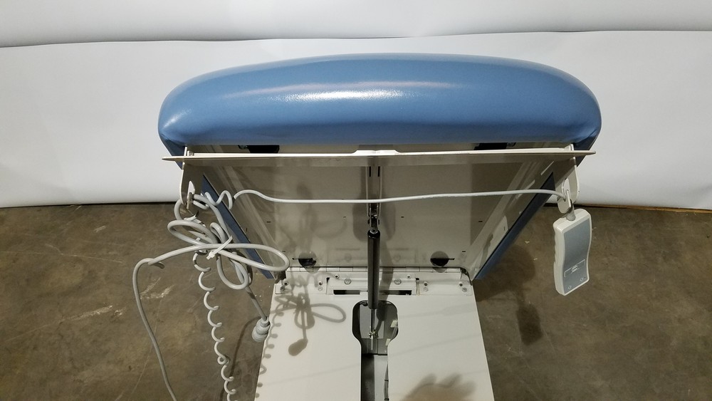 UMF 4070 Power Table With Hand Control
