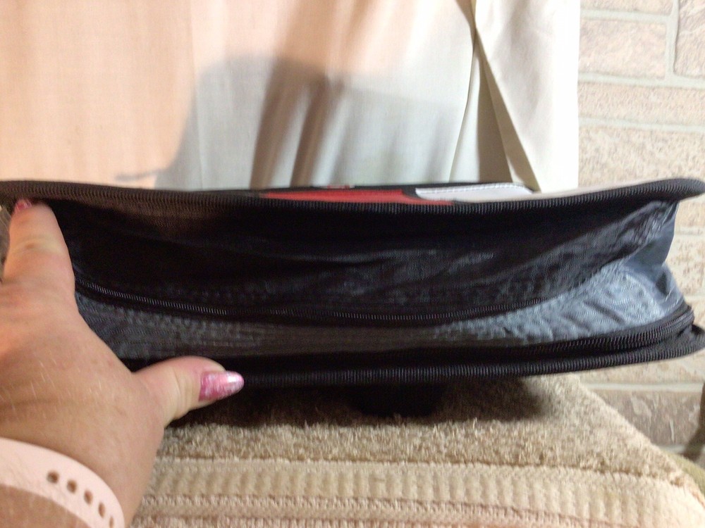 CASE IT Shoulder Hand Strap Zippered Ring Zippered Bonder 3 Ring Capacity Pkts