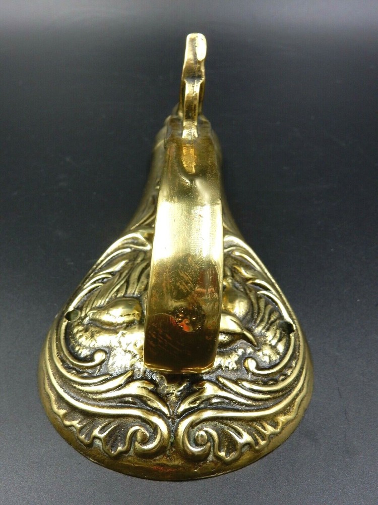VINTAGE PISTOL & POWDER FLASK SOLID BRASS DOOR KNOCKER